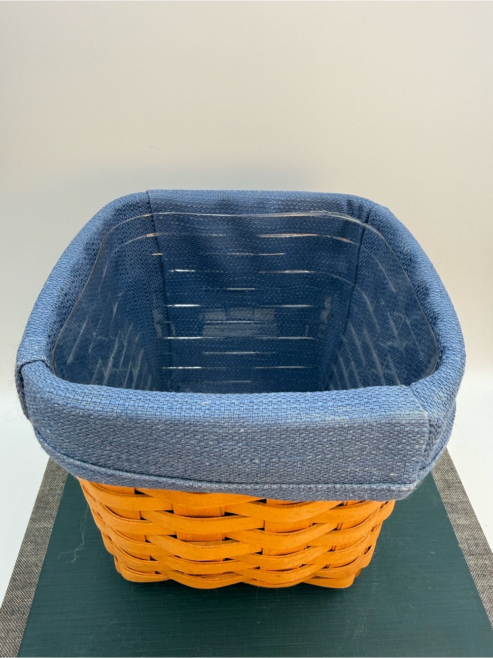 Vintage Longaberger Wood Tissue Basket W/Lid  Fabric & Clear Liner - Picture 5 of 12